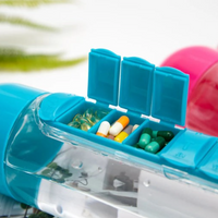 NOU: STICLA DE APA CU ORGANIZATOR DE MEDICAMENTE